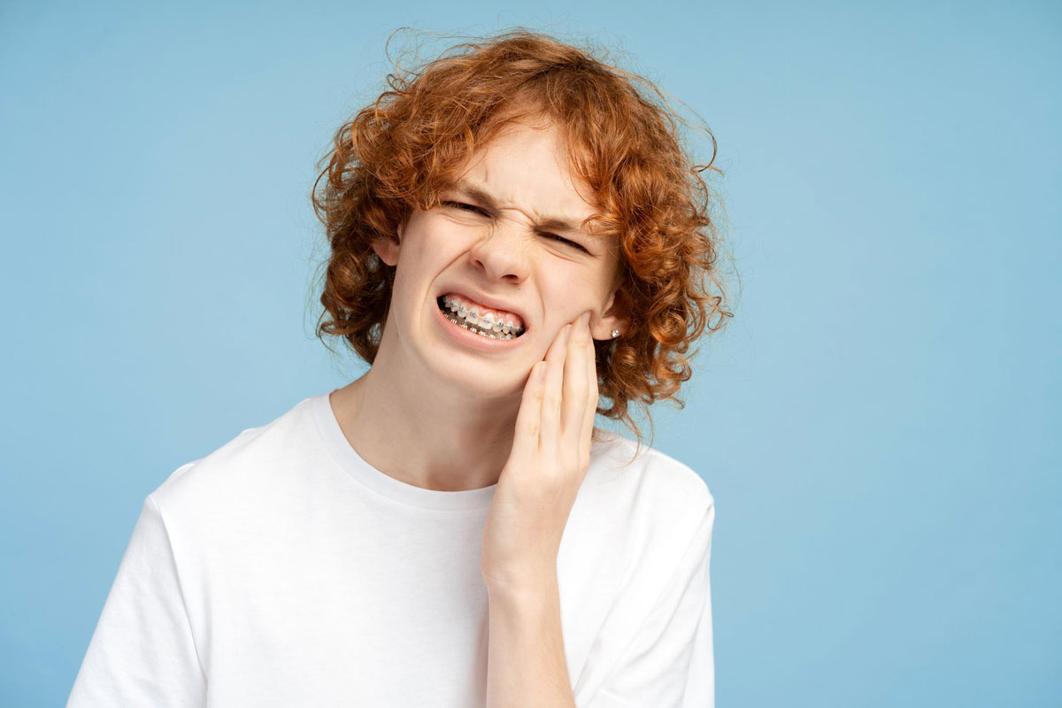 چگونه درد و ناراحتی‌های ارتودنسی را کاهش دهیم؟